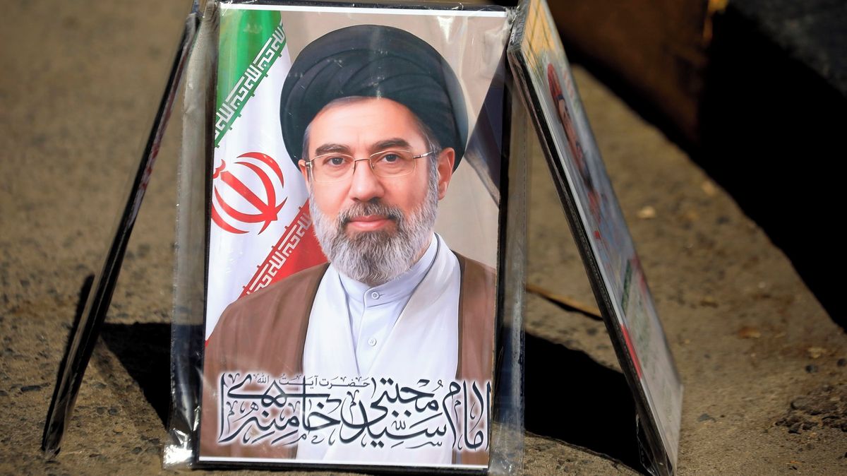 Modžtaba Chámeneí je znetvořený, ale na řízení země se podílí, tvrdí Íránci